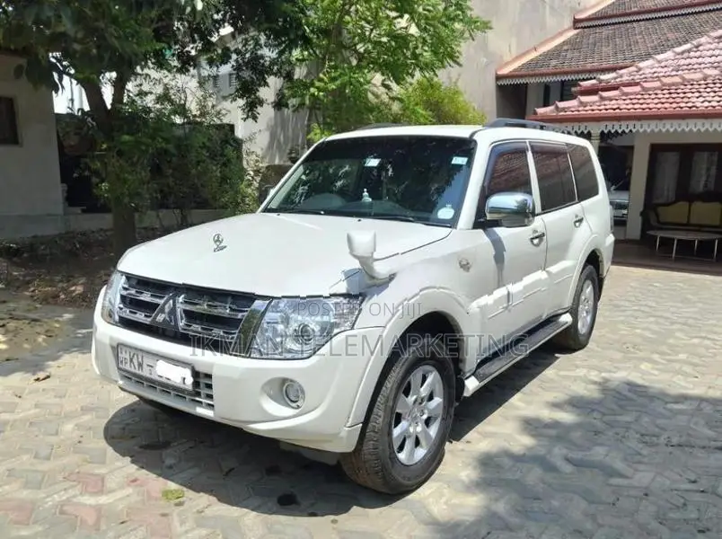 Mitsubishi Montero 2013