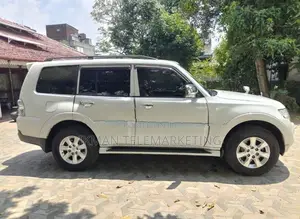Mitsubishi Montero 2013