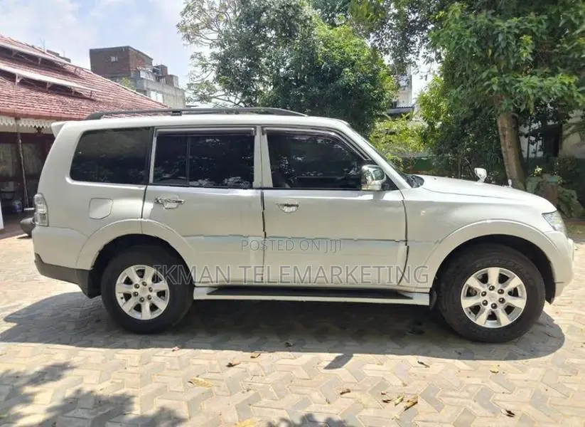 Mitsubishi Montero 2013