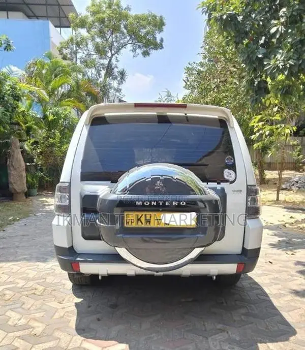Mitsubishi Montero 2013