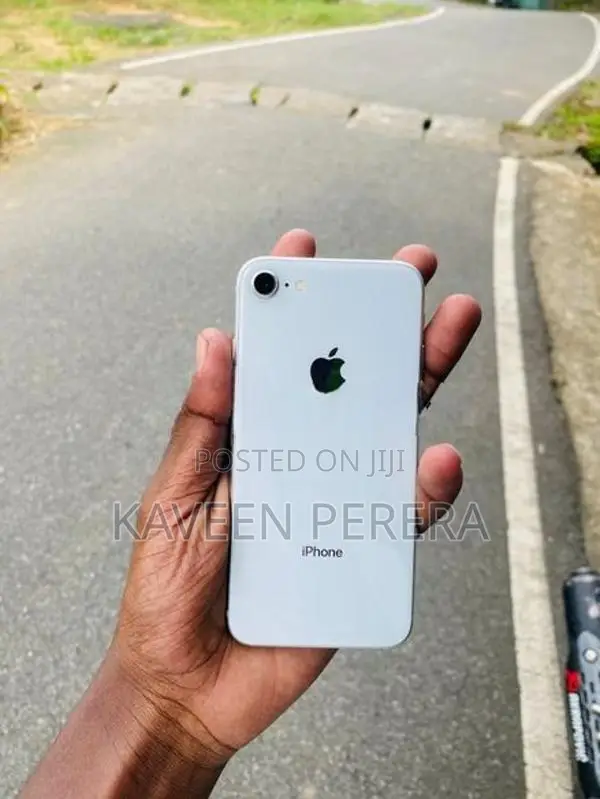 Apple iPhone 8 (Used)