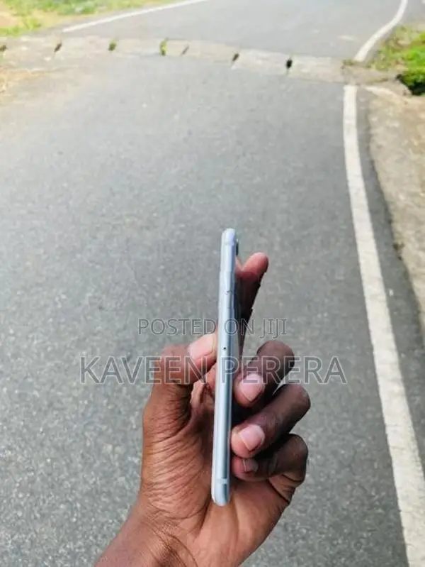 Apple iPhone 8 (Used)