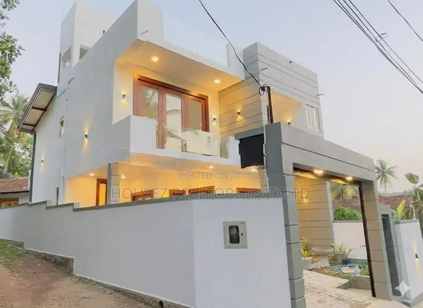 Luxury House in Athurugiriya – Brand New
