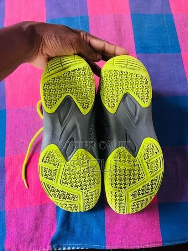 Yonex Velo 100