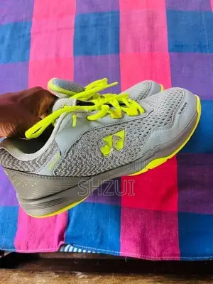 Yonex Velo 100