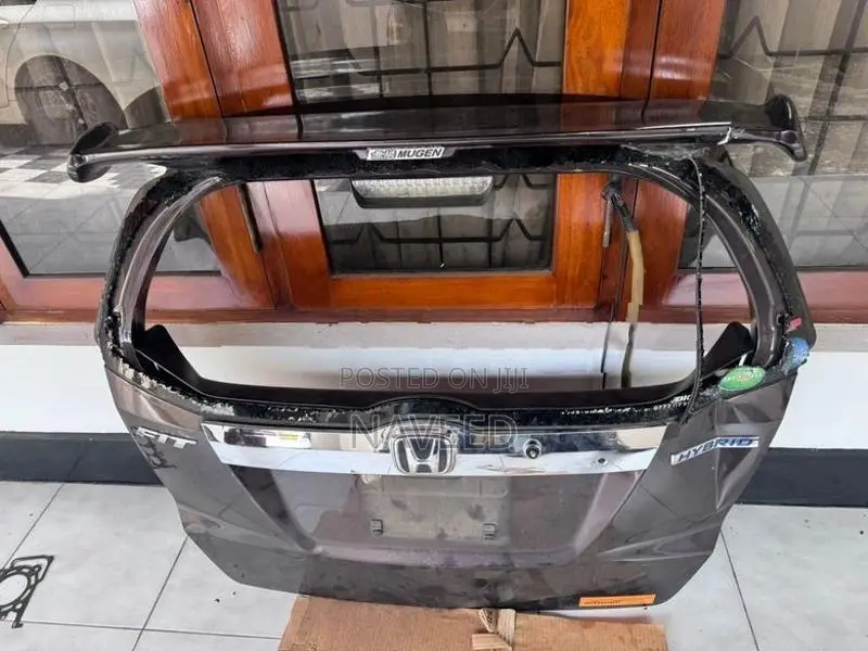 Honda Fit GP1 Dicky Door