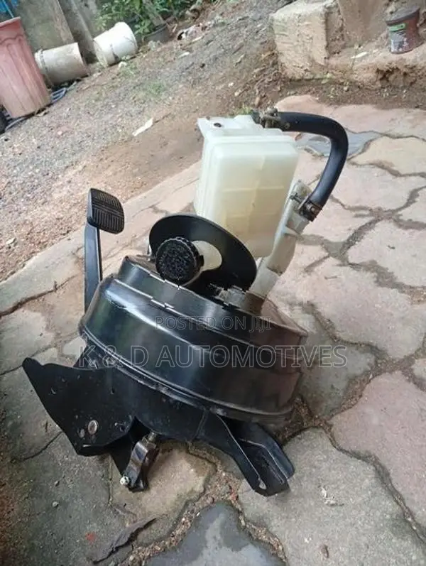 Nissan E25 Auto Brake Booster