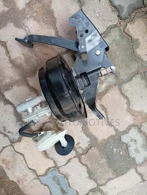 Nissan E25 Auto Brake Booster