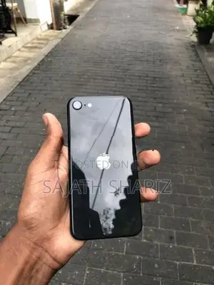 Apple iPhone SE 2 (Used)