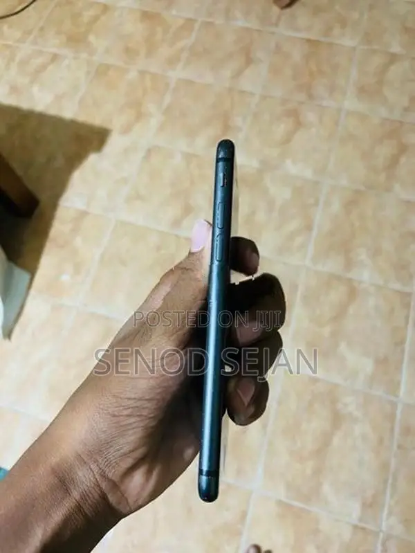 Apple iPhone 8 (Used)