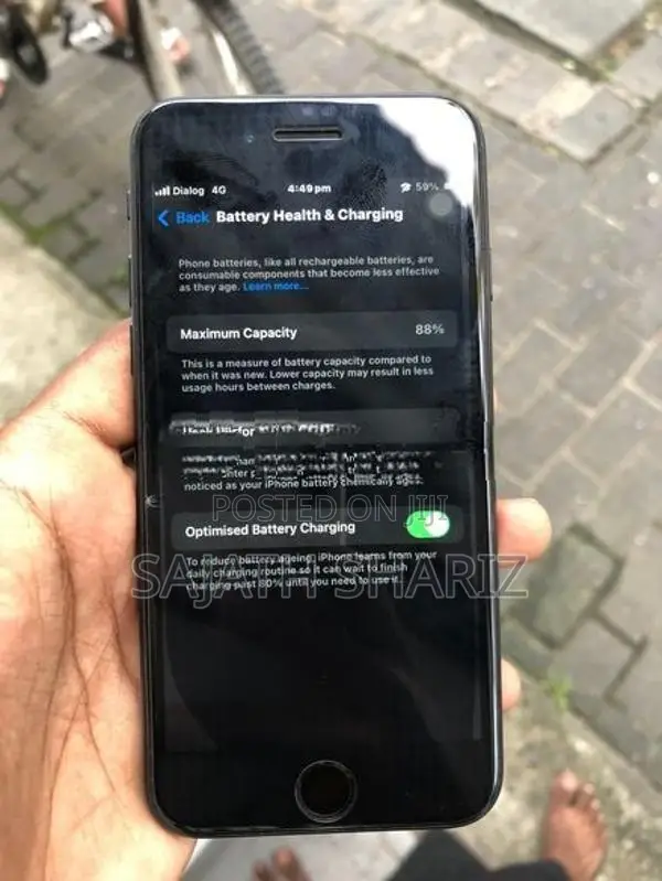 Apple iPhone SE 2 (Used)