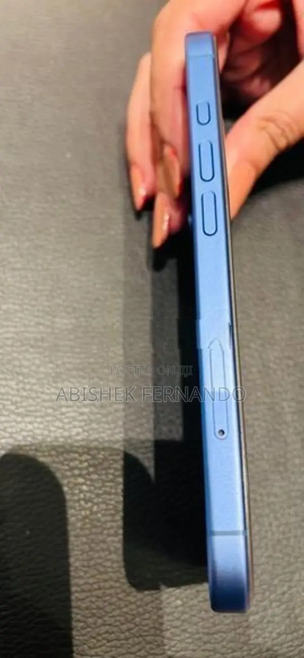 Apple iPhone 16 (Used)