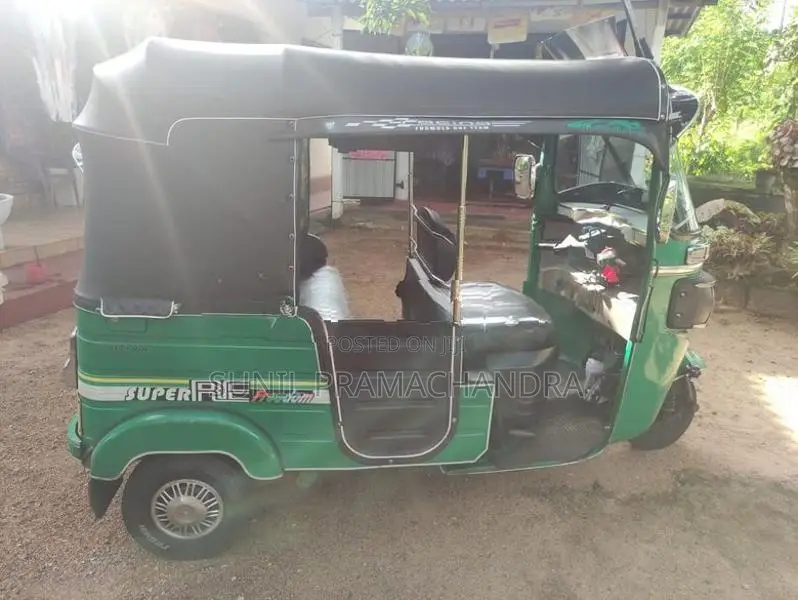 Bajaj RE 2015