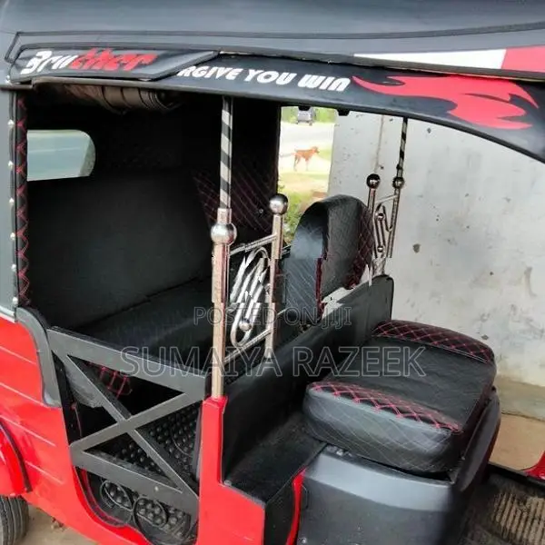 Bajaj RE 1990