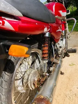 Bajaj CT100 2005