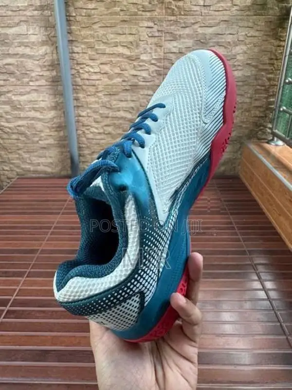 Yonex Badminton Shoes HY Ultra