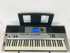Yamaha PSR E443 Keyboard