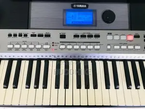 Yamaha PSR E443 Keyboard