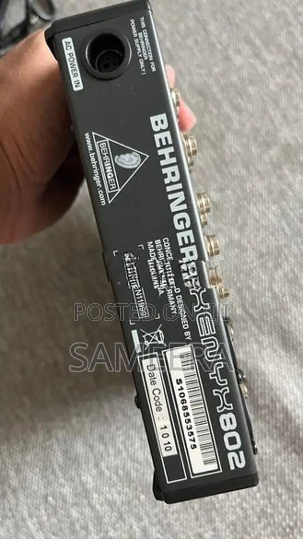 Mixer Behringer XENYX802 8 Channel