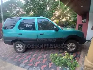Tata Safari 2000