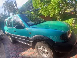Tata Safari 2000