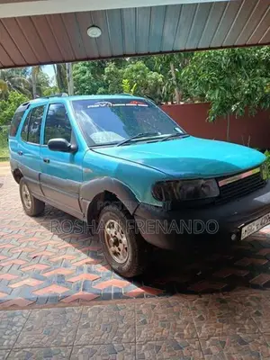 Tata Safari 2000