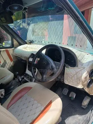 Tata Safari 2000