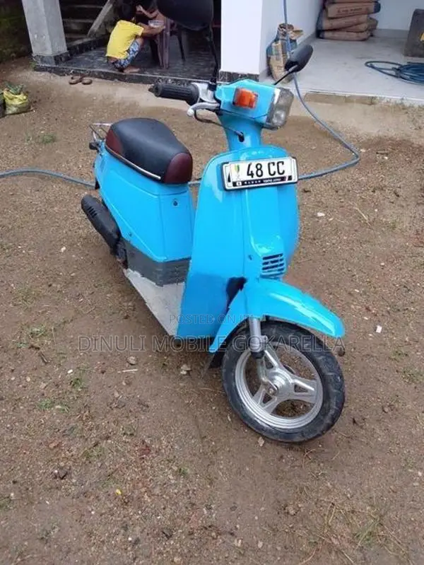 Suzuki VanVan RV200 scooter 2004