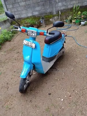 Suzuki VanVan RV200 scooter 2004