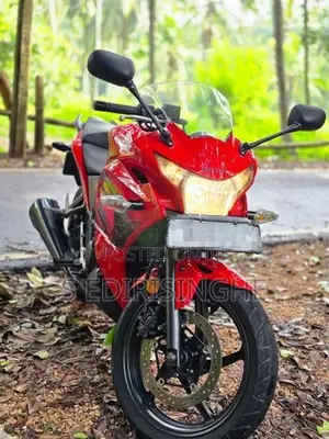 Honda CB250R 2017