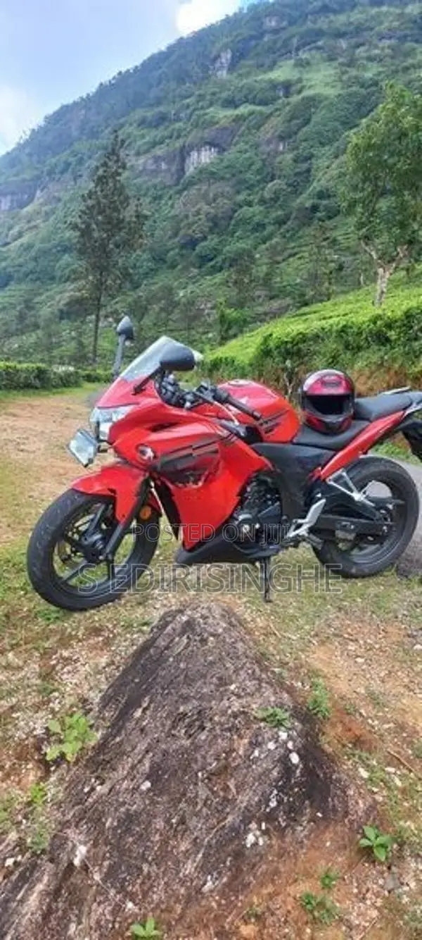 Honda CB250R 2017