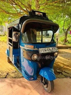 Bajaj RE 2018