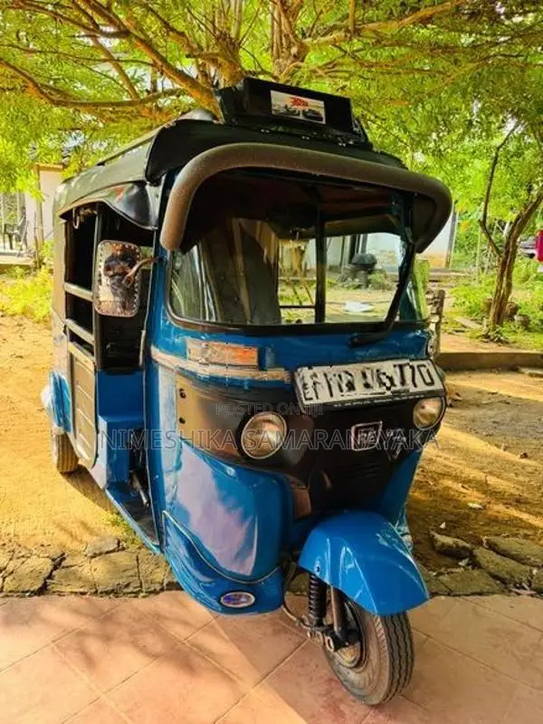 Bajaj RE 2018
