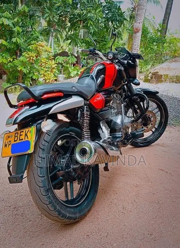 Bajaj V15 2016