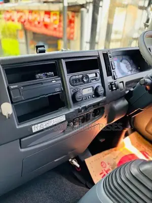 Isuzu Elf wing body 2016