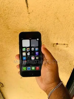 Apple iPhone SE 2 (Used)