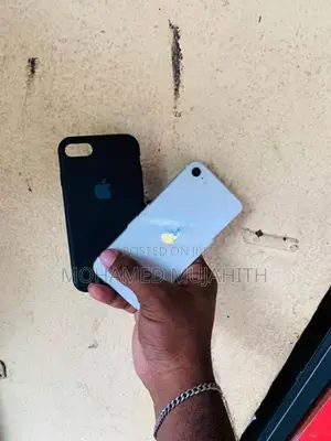 Apple iPhone SE 2 (Used)