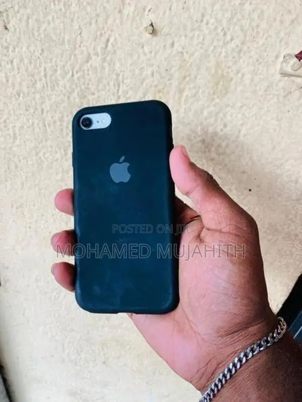 Apple iPhone SE 2 (Used)