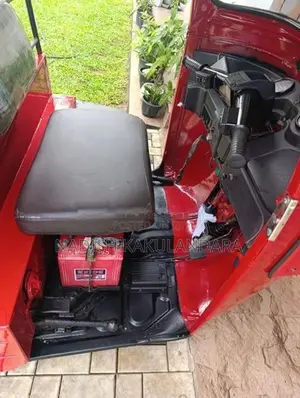 Bajaj RE 2012 t wheel