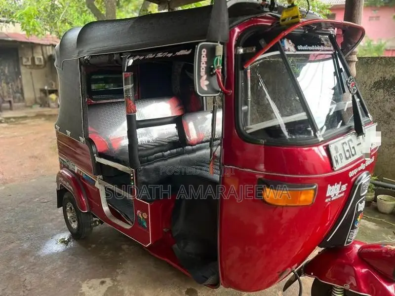 Bajaj RE 2000
