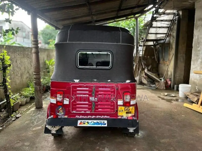Bajaj RE 2000