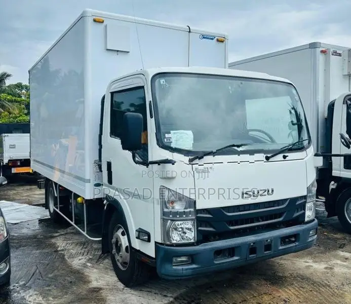 Isuzu Elf Fiber Body 2018