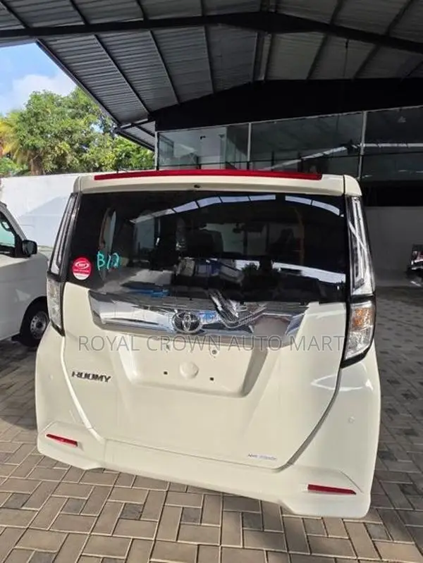 Toyota Roomy Custom Gt 2025