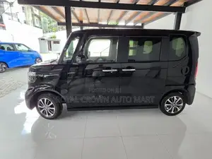 Honda N-Box Custom 2024