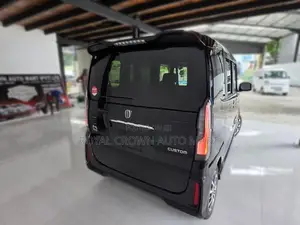 Honda N-Box Custom 2024