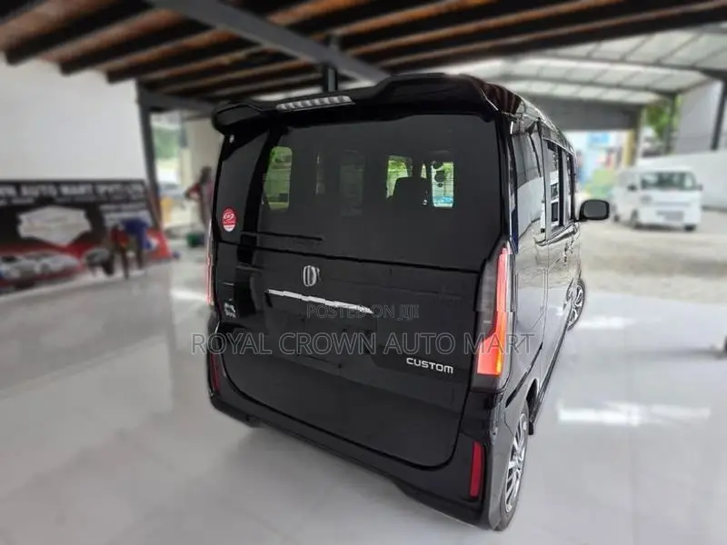 Honda N-Box Custom 2024