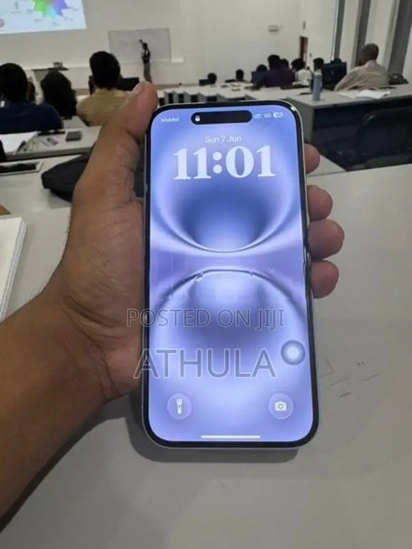 Apple iPhone 16 (Used)