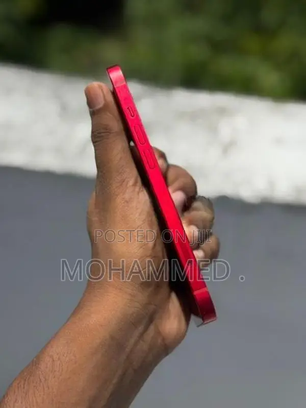 Apple iPhone 13 Red (Used)