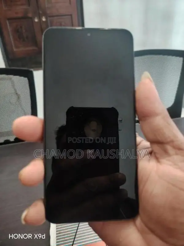 Samsung Galaxy S22 (Used)