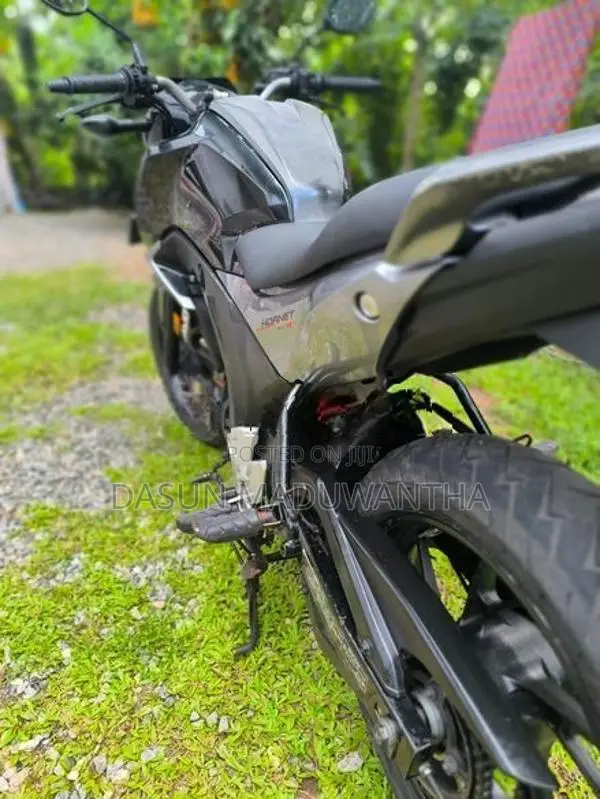 Honda CB Hornet 2016